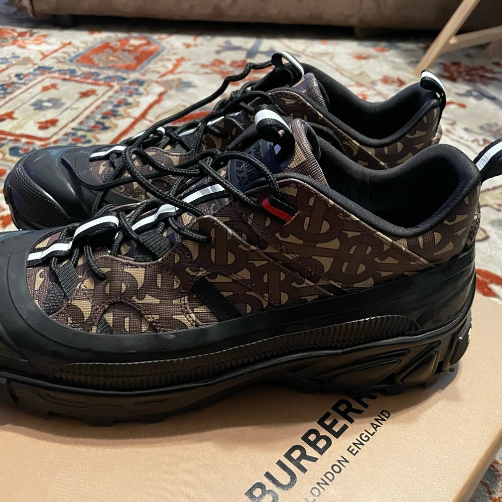 BURBERRY
Brown E-Canvas Monogram Arthur Sneakers